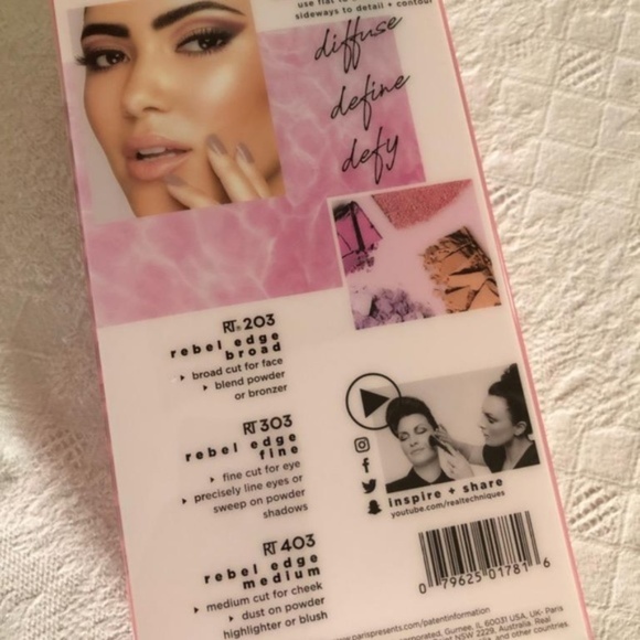 Real Techniques Contour Face Eyes Makeup Brush Set - Picture 3 of 3